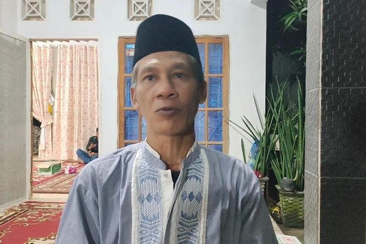 Ayah Nazatra Adzin Mufadhal, Nazlil Huda saat diwawancarai Kompas.com di rumah duka di Jalan Kapau Sari, Kelurahan Pematang Kapau, Kecamatan Kulim, Kota Pekanbaru, Riau, Rabu (6/12/2023) malam.