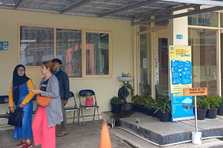 Keluarga pasien asal Bungursari, Kota Tasikmalaya, Jawa Barat, sedang meminta perlindungan terkait proses persalinan diduga tak sesuai prosedur oleh salahsatu klinik swasta ke Dinas Kesehatan, Kota Tasikmalaya, Kamis (16/11/2023).