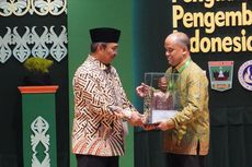 BJ Habibie Terima ICMI Award sebagai Bapak Teknologi dan Demokrasi Indonesia