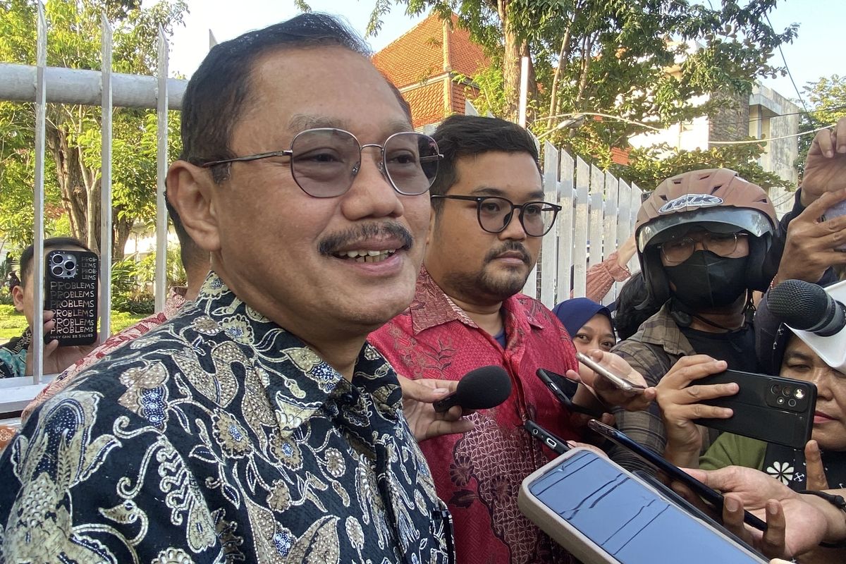 Prof. Budi Santoso, Dekan FK Unair yang dicopot usai tolak dokter asing, Senin (8/7/2024).