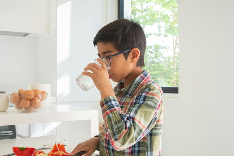 5 Cara Menjaga Kesehatan Ginjal Anak Sejak Dini, Orangtua Harus Tahu