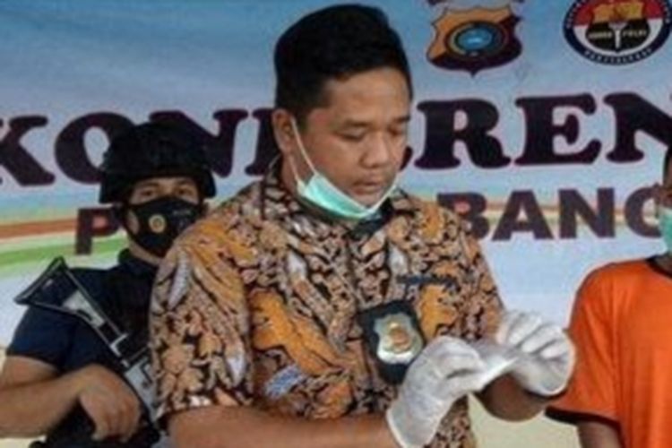 Rilis tersangka TN yang merupakan oknum karyawan BUMN Timah di Polres Bangka Barat, Kamis (16/7/2020).