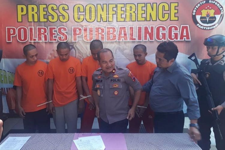 Wakapolres Purbalingga, Komisaris Polisi Sigit Martanto saat pers rilis, Senin (29/8/2019).