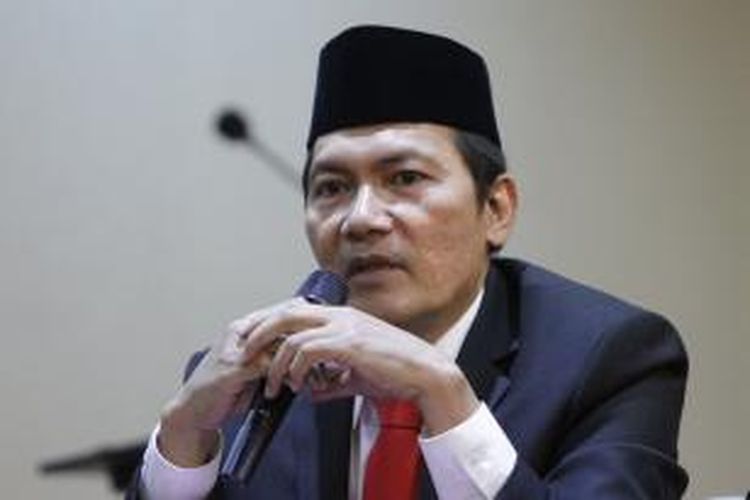 Pimpinan terpilih KPK periode 2015-2019, Thony Saut Situmorang, pada acara serah terima jabatan, di Gedung KPK, Jakarta, Senin (21/12/2015).