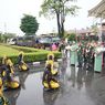 Pakai Tradisi Pedang Pora dan Tarian, Kapolda Riau Lepas Sambut Danrem 031