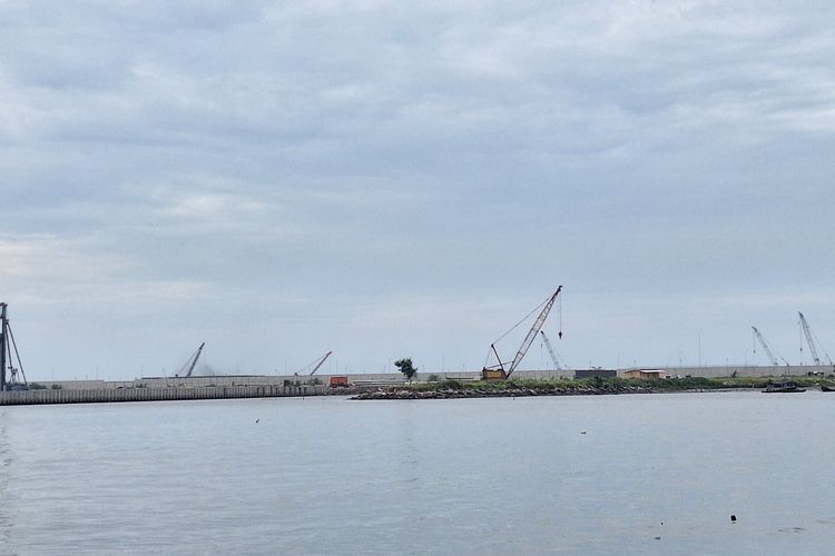 Jeritan Nelayan Usai Munculnya Pagar Beton di Laut Marunda...