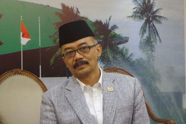 Anggota Komisi II dari Fraksi Partai Golkar, Agung Widyantoro di Kompleks Parlemen, Senayan, Jakarta, Jumat (10/2/2017).