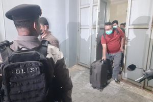 Terkait Kasus Bupati Sudewo, KPK Geledah Koperasi Milik Timses di Pati dan Angkut 5 Koper serta 1 Kardus