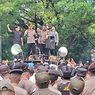 Tuding Mafia Tambang Bermain, Ratusan Sopir Truk Demo Kantor Gubernur Kalsel terkait Solar Subsidi