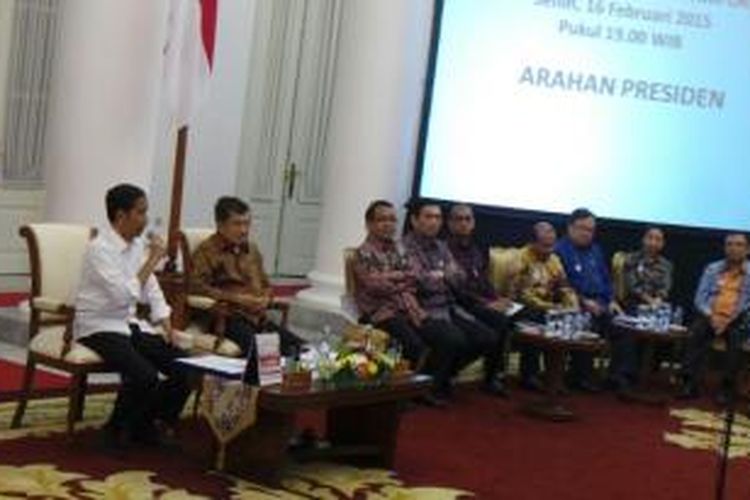 Suasana rapat evaluasi Kabinet Kerja yang dipimpin Presiden Joko Widodo, di Istana Kepresidenan Bogor, Jawa Barat, Senin (16/2/2015).