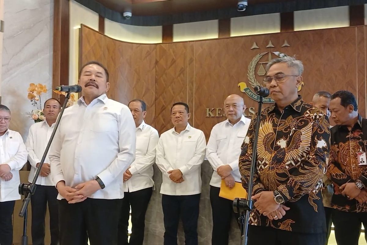 Jaksa Agung Bantah Bersaing dengan KPK