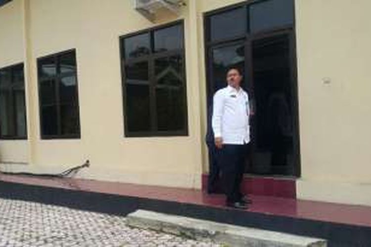 Sekretaris Daerah Kota Madiun Maidi akan memasuki ruang pemeriksaan di Gedung Bara Makota di Jalan Pahlawan Kota Madiun, Rabu (30/11/2016).