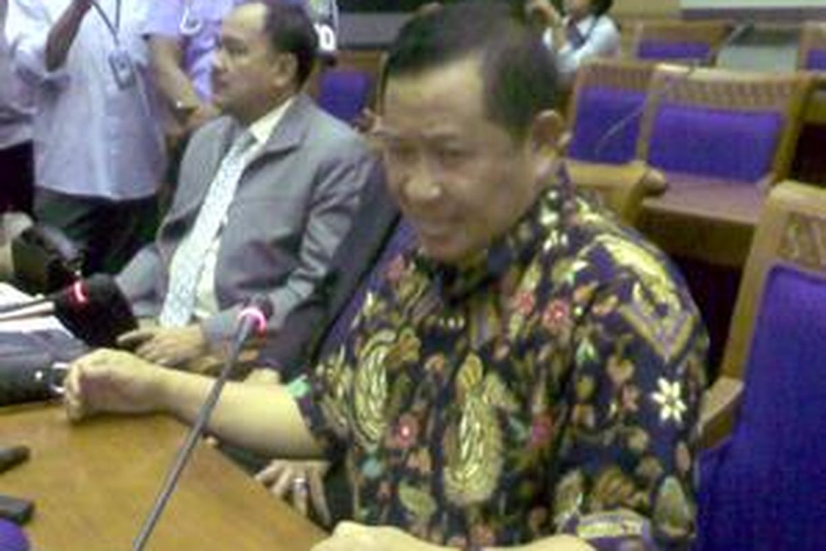 Mantan Kabareskrim Susno Duadji, seusai mengajukan permohonan perlindungan ke Komisi III DPR, Jakarta, Selasa (30/3/2010)