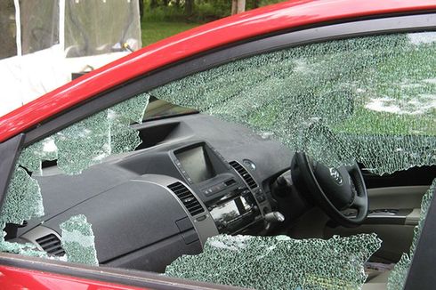 Marak Aksi Maling Pecahkan Kaca Mobil, Berapa Biaya Perbaikannya?