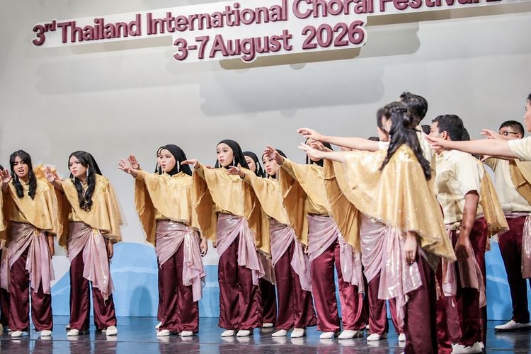 Paduan Suara SMPN 1 Surabaya Raih 4 Penghargaan Saat Lomba di Thailand