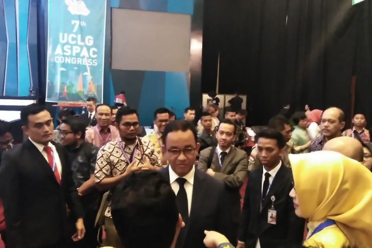 Gubernur DKI Jakarta Anies Baswedan mengikuti Kongres ke-7 UCLG-ASPAC di Dyandra Convention Centre, Surabaya, Kamis (13/9/2018).