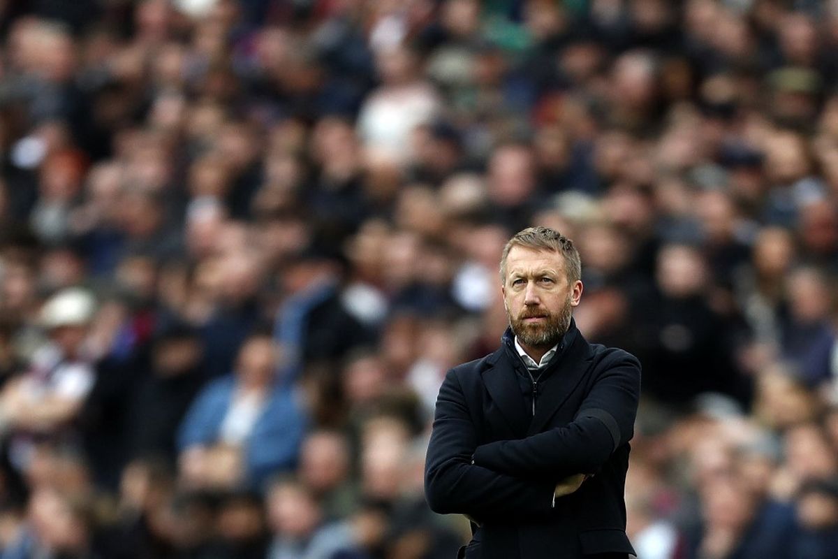 Graham Potter saat mendampingi timnya pada laga pekan ke-23 Liga Inggris 2022-2023 West Ham United vs Chelsea di Stadion Olimpiade London, Sabtu (11/2/2023). Terkini, Graham Potter mengaku mendapat ancaman pembunuhan karena performa Chelsea tak kunjung membaik.