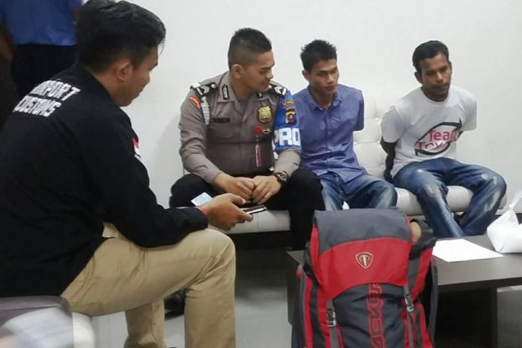 Bawa 1,5 Kg Sabu, AN (27) dan MU (34) warga Aceh Utara, ditangkap petugas SCP 1 terminal keberangkatan Bandara KNIA, Senin (25/6/2018) 
