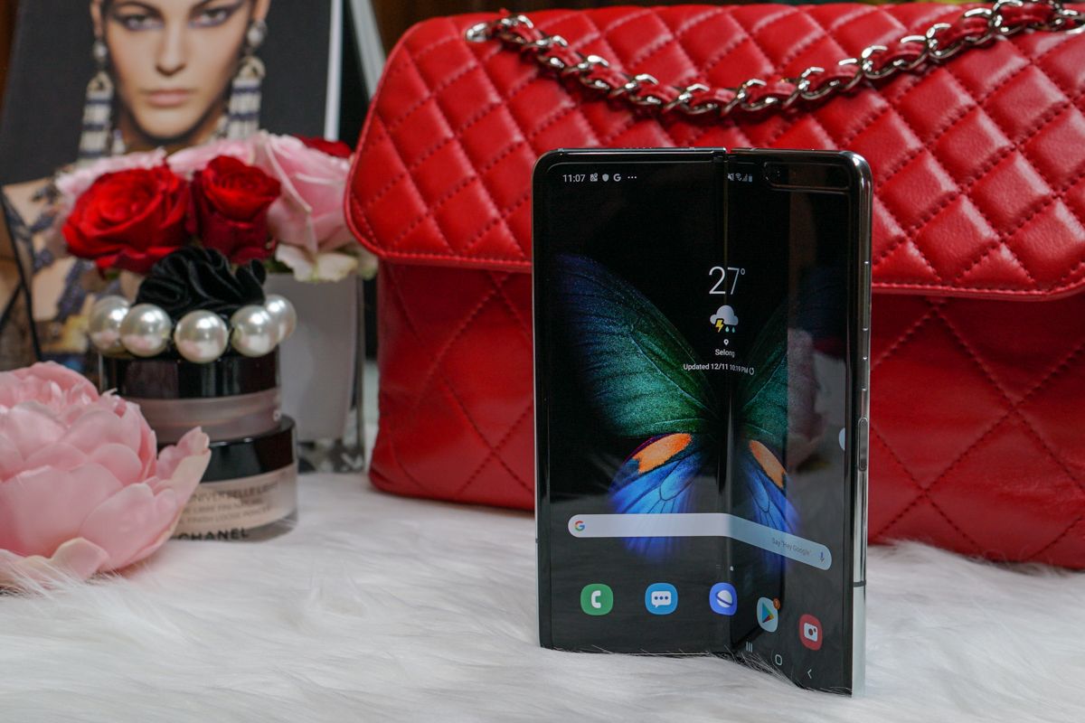 Ponsel lipat Samsung Galaxy Fold
