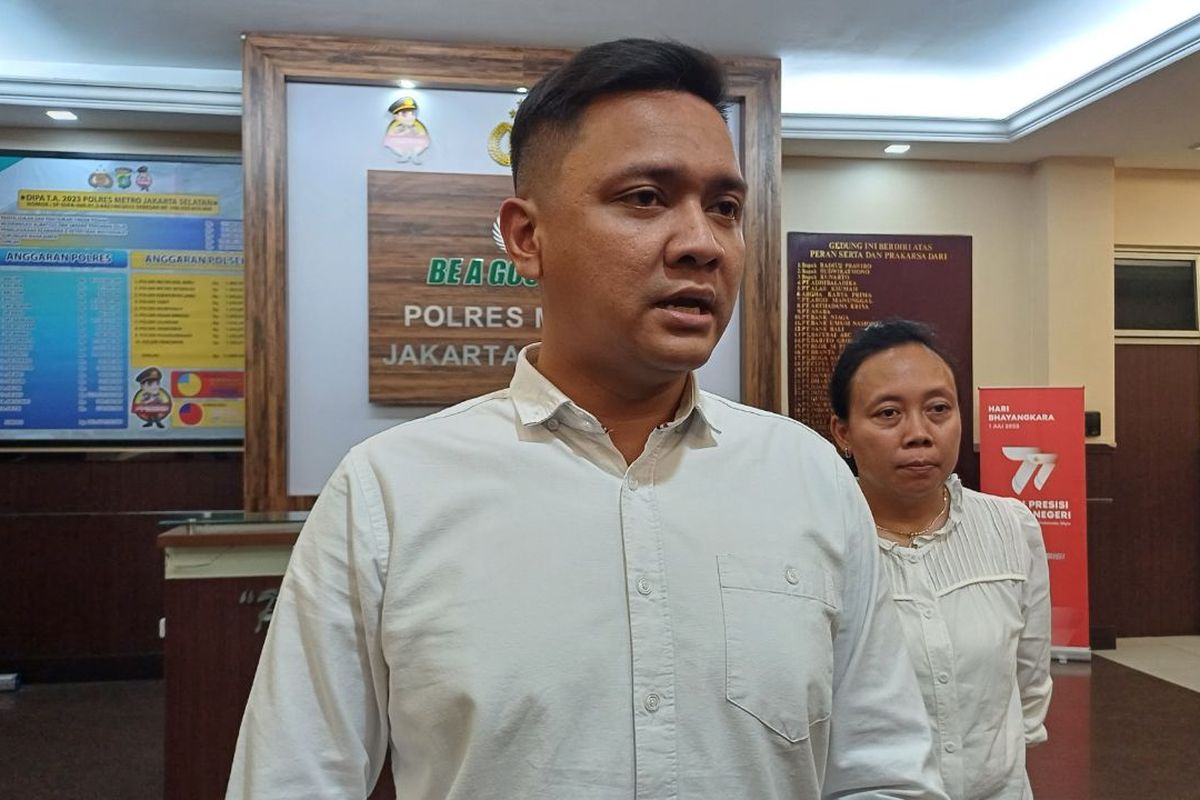 Wakasat Reskrim Polres Metro Jakarta Selatan Kompol Henrikus Yossi saat ditemui di kantornya, Senin (2/10/2023). 