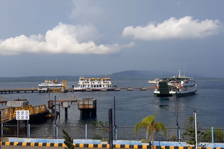 Pelabuhan Ketapang Banyuwangi adalah salah satu pelabuhan terpadat di Indonesia yang mana Penyeberangan Ketapang adalah akses utama kendaraan menuju Bali dari Jawa. Harga tiket Ketapang Gilimanuk disesuaikan dengan jenis kendaraannya. 