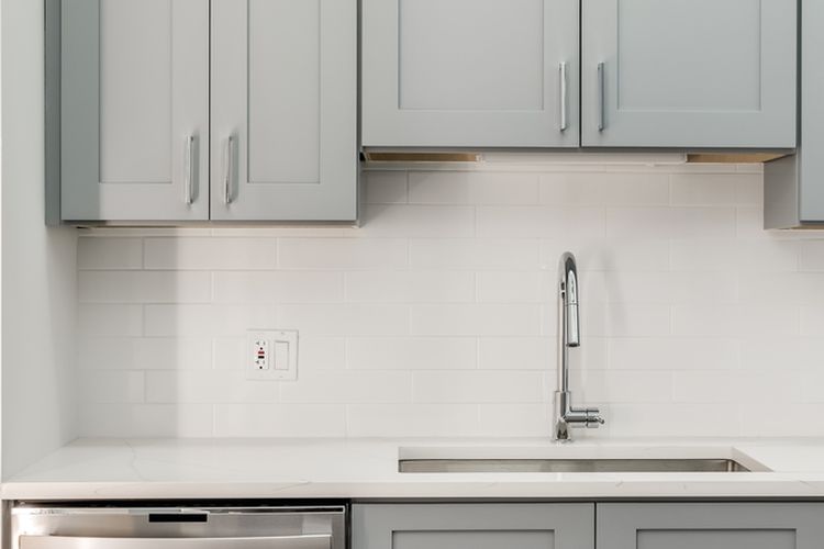 ilustrasi kabinet dapur berwarna abu-abu