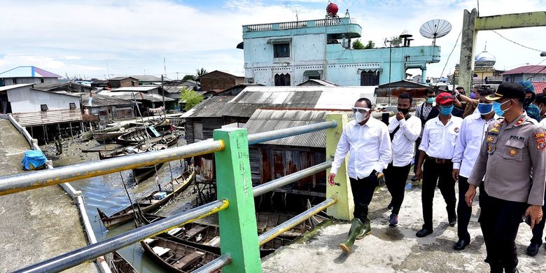 Kampung nelayan di Belawan, kawasan pesisir yang berada di utara Kota Medan