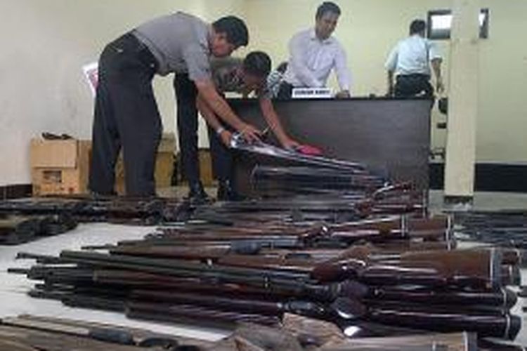 Ratusan senapan angin ilegal diamankan polisi di Malang. Senapan tersebut dijual di Jawa dan luar Jawa, Senin (30/6/2014).
