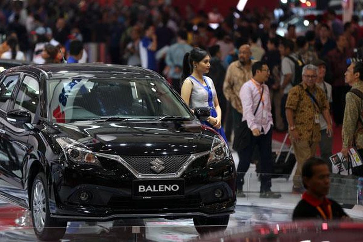 Suasana pameran GAIKINDO Indonesia International Auto Show (GIIAS) 2016 di Indonesia Convention Exhibition (ICE), BSD City, Tangerang, Banten, Kamis (11/8/2016). GIIAS 2016 akan berlangsung hingga 21 Agustus 2016. 