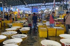 Belanja di Pasar Ikan Muara Angke, Pembeli: Seru, Ikannya Segar dan Murah...