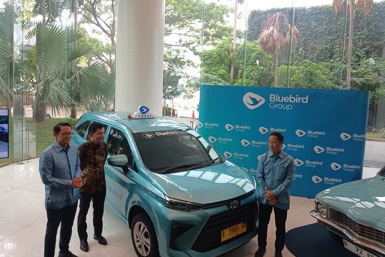 Peluncuran taksi baru Bluebird, pakai Toyota Transmover baru