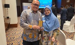 Dekan FEM IPB Terima Penghargaan Dean of the Year pada LEAP 2025