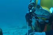 Bukan Sekadar Menyelam, Diding Harus Berpacu dengan Waktu Saat Mengelas di Bawah Laut