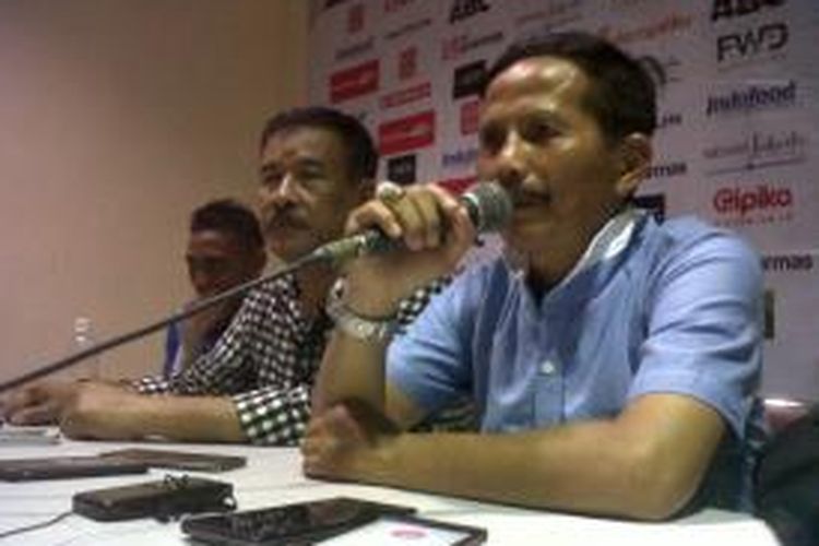 Pelatih Persib Bandung Djadjang saat diwawancarai usai pertandingan Persib kontra Mitra Kukar di Stadion Si Jalak Harupat, Kabupaten Bandung, Jawa Barat, Sabtu (10/10/2015)