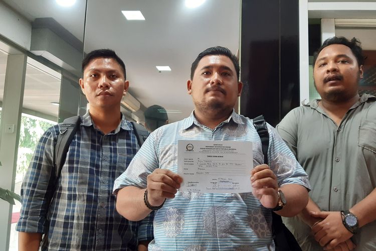 Jaringan Aktivis (Jarak) Indonesia melaporkan anggota Fraksi Gerindra Andre Rosiade ke Mahkamah Kehormatan Dewan (MKD) DPR terkait dugaan penjebakan seorang PSK berinisial NN di Padang, Sumatera Barat.