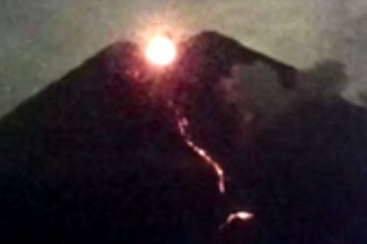 Guguran lava pijar Gunung Semeru 