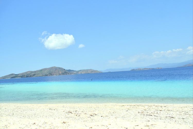 Hamparan pasir putih di Pulau Sabolo, Labuan Bajo, NTT. Pulau ini dikenal sebagai salah satu spot menyelam di Labuan Bajo.