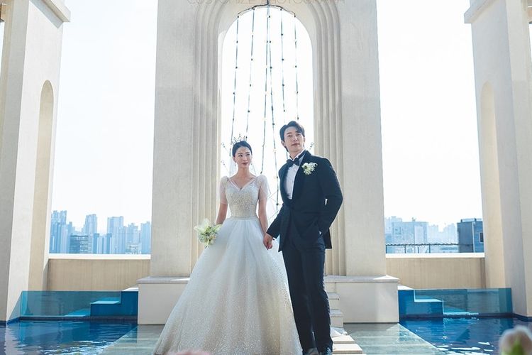 Pasangan Hoon U-KISS dan Hwang Ji Seon eks Girl's Day akhirnya resmi menjadi sepasang suami istri.