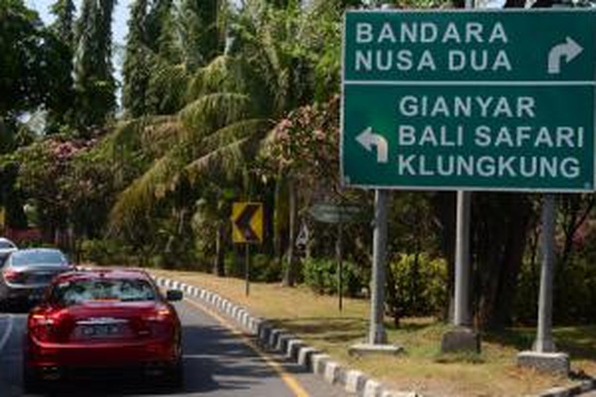 Maserati Ghibli di jalanan Bali