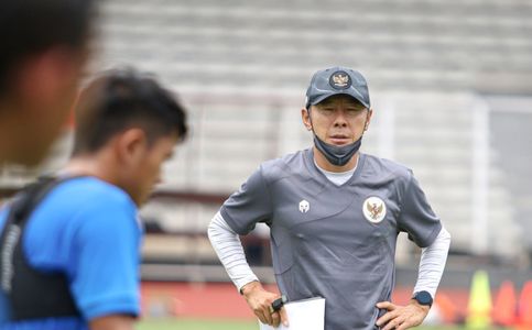  Indonesian National Soccer Team Coach Shin Tae-yong Tests Positive for Covid-19