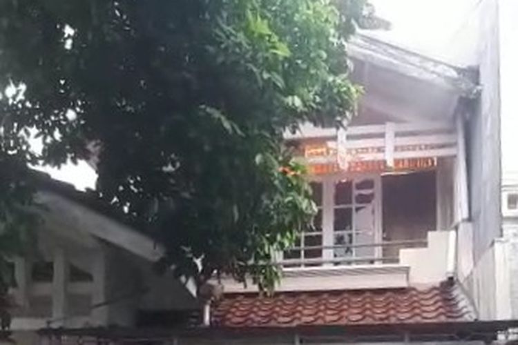 Tangkapan layar video kebakaran rumah di kompleks Batan Indah, Setu, Tangerang Selatan, Rabu (27/10/2021).