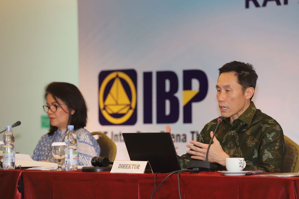 Direktur PT Intan Baru Prana Tbk Petrus Halim saat public expose IBFN yang digelar secara virtual, Jumat (5/5/2023).