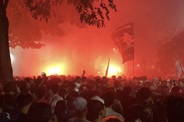 Jelang HUT Ke-99 Persebaya, Polisi Sekat Pintu Masuk Surabaya