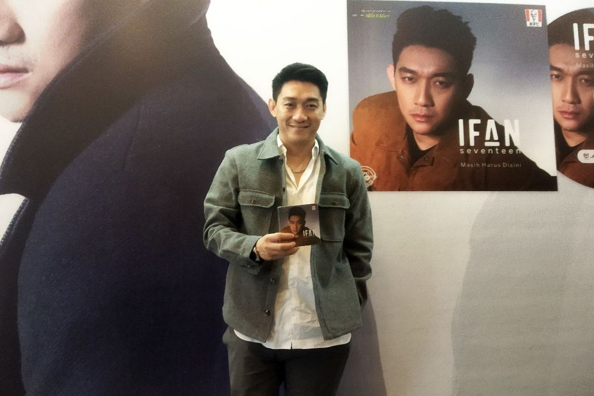 Ifan Seventeen dikabarkan menjadi Direktur Utama PT PFN. Penyanyi Ifan Seventeen saat ditemui di kawasan Kemang, Jakarta Selatan pada Selasa (29/11/2022).