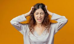Kenapa Masalah Kesehatan Mental Menyebabkan Rambut Rontok?