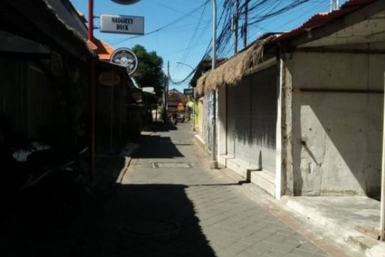 Toko-toko di Bali tutup selama PPKM darurat yang diterapkan dari 3 Juli hingga 20 Juli 2021.