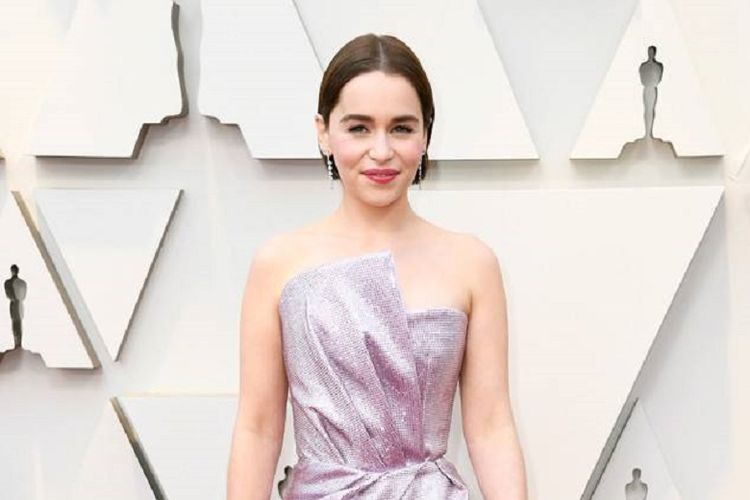Salah satu bintang utama Game of Thrones, Emilia Clarke, saat menghadiri perhelatan Oscar 2019 di Dolby Theatre, AS, Minggu (24/2/2019) waktu setempat.