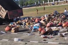 Petugas Kebersihan Protes dan Buang 20 Ton Sampah di Kantor Bupati Seram Bagian Barat