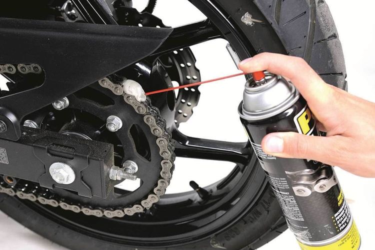 Chain lube pilihan terbaik pelumas rantai sepeda motor