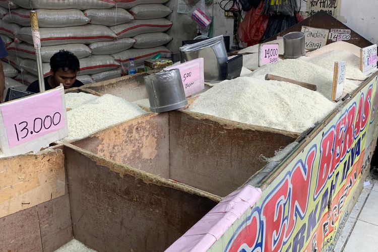 Beras langka, harga beras mahal di Indonesia.